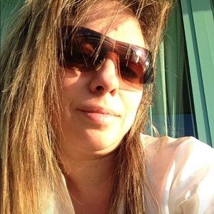 Meet your Posher, Bela